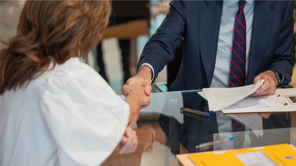 Vender herencia: firma ante notario de la venta de una parte de herencia en España